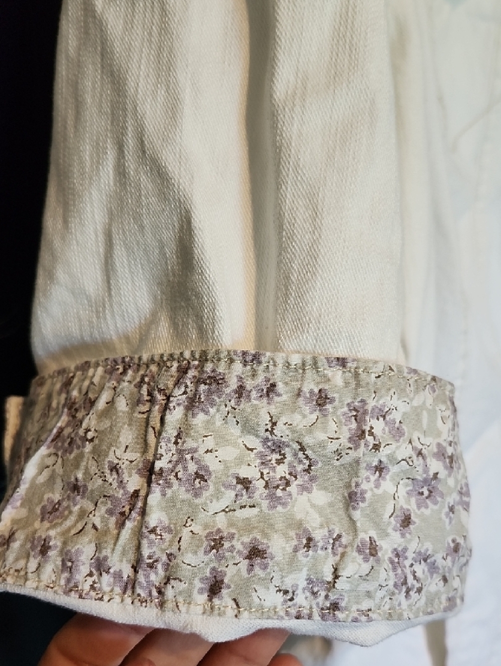 BandolinoBlu White Denim Jacket with Beige Floral Appliqué - Picture 7 of 9